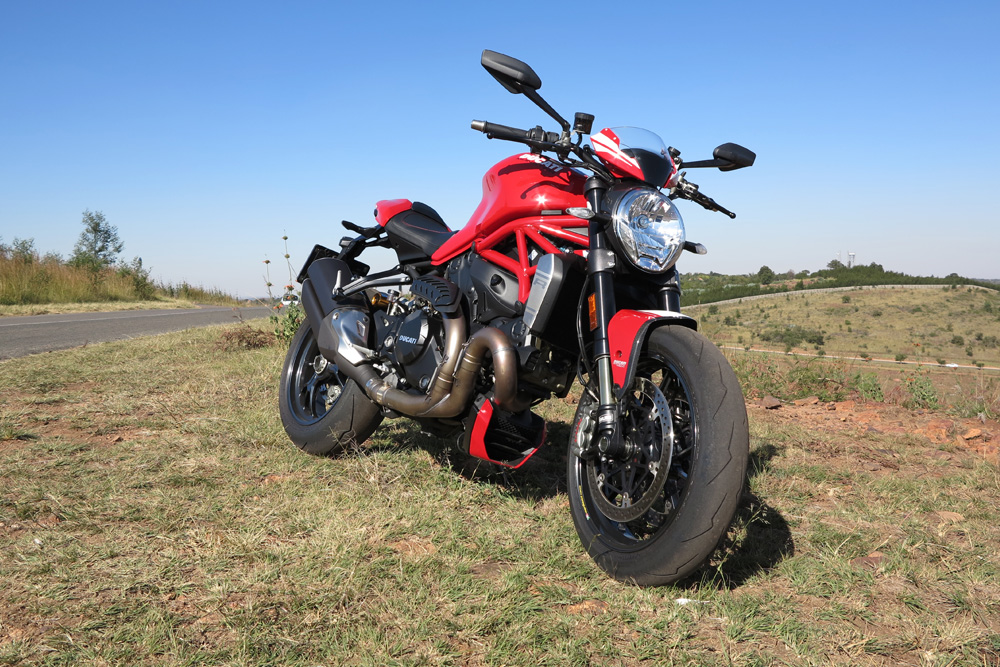 Ride Review Ducati Monster 1200r Za Bikers Za Lifestyle