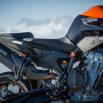 369687_KTM 890 DUKE