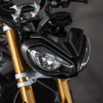 Speed-Triple-1200-RS—Headlights-Side