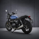 2021-Triumph-Street-Twin-Hero-03