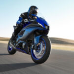 2022_YAM_YZF700R7_EU_DPBMC_ACT_002_03_preview