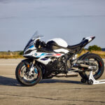 P90480032_highRes_the-new-bmw-s-1000-r