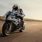 P90480036_highRes_the-new-bmw-s-1000-r