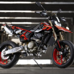 MY24_HYPERMOTARD_698_MONO_DYN-_39__UC575963_High-1