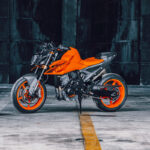 551991_MY24 KTM 990 DUKE_Static_Static_STATIC_02_STATIC