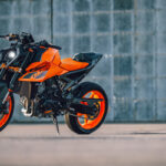 552002_MY24 KTM 990 DUKE_Static_Static_STATIC_02_STATIC