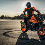 554160_MY24 KTM 990 DUKE_Static_Cat A_Static_STATIC_02_STATIC