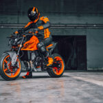 554198_MY24 KTM 990 DUKE_Static_Static_STATIC_02_STATIC